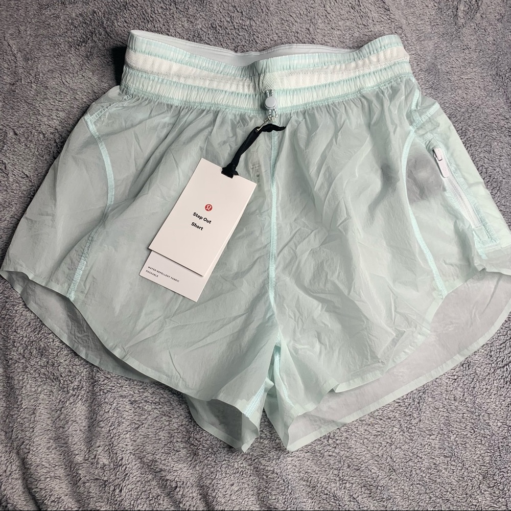 Lululemon Step Out High Rise Short NWT Ocean Air Size 4 - Picture 7 of 17